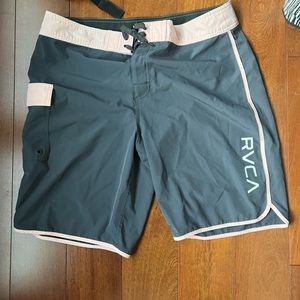 RVCA Men’s boardshorts size 36